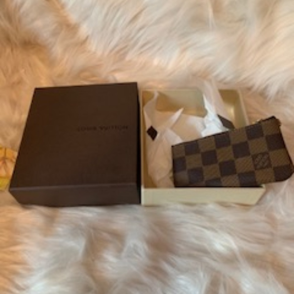 Louis Vuitton  Damier Key pouch